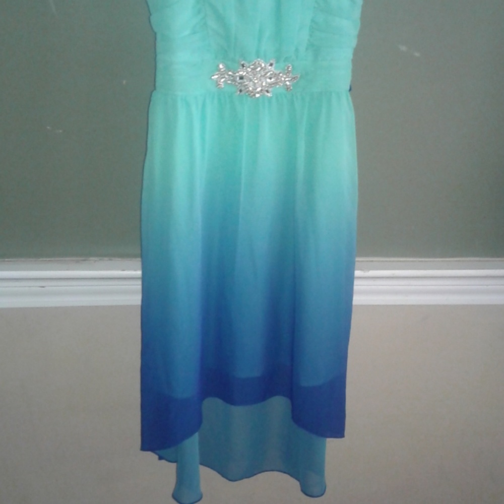 Dress - Picture 3 of 6